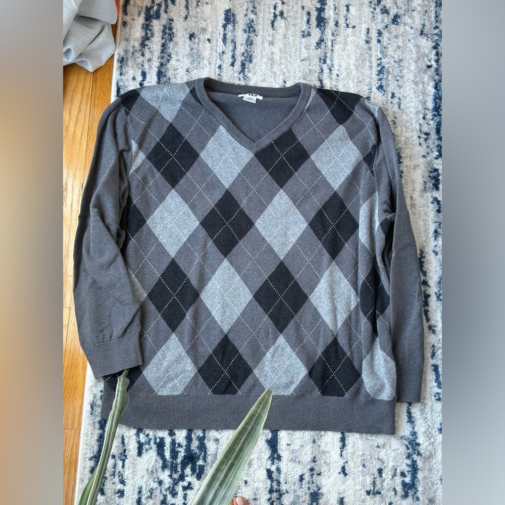 Men’s Harbor Bay 100% cotton v-neck checkered sweater